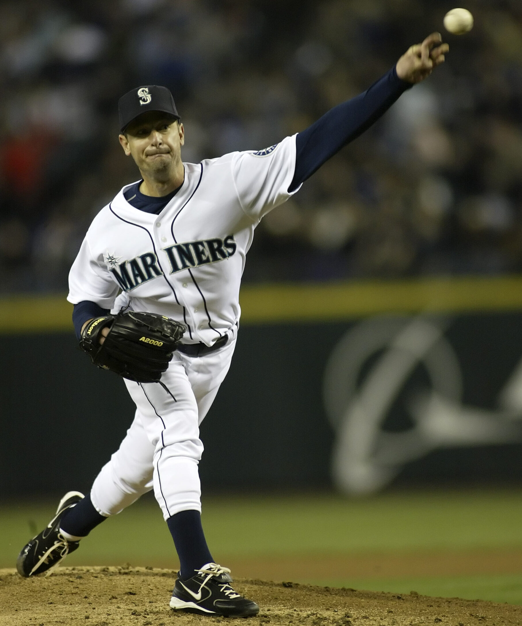 Jamie Moyer, 49, becomes oldest pitcher to win MLB game